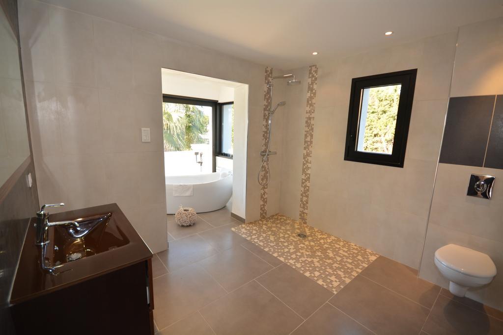 La Villa Blanche Sanary-sur-Mer Ruang foto