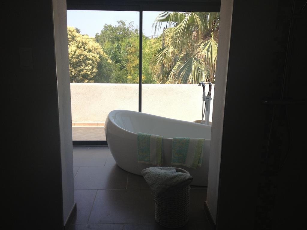 La Villa Blanche Sanary-sur-Mer Bagian luar foto