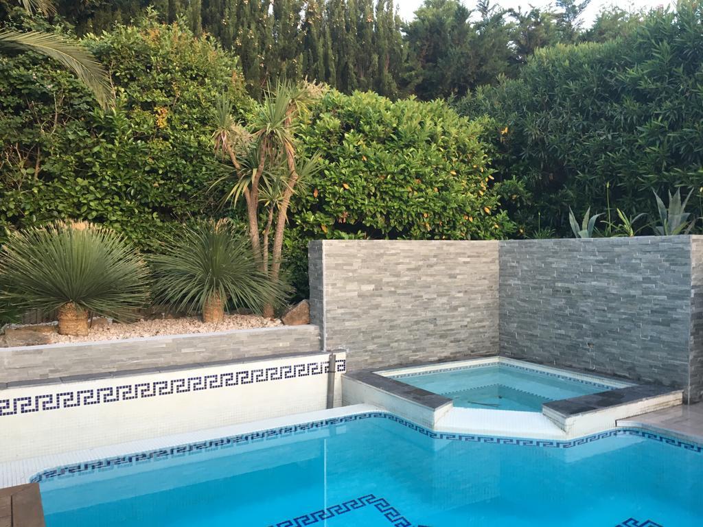 La Villa Blanche Sanary-sur-Mer Bagian luar foto
