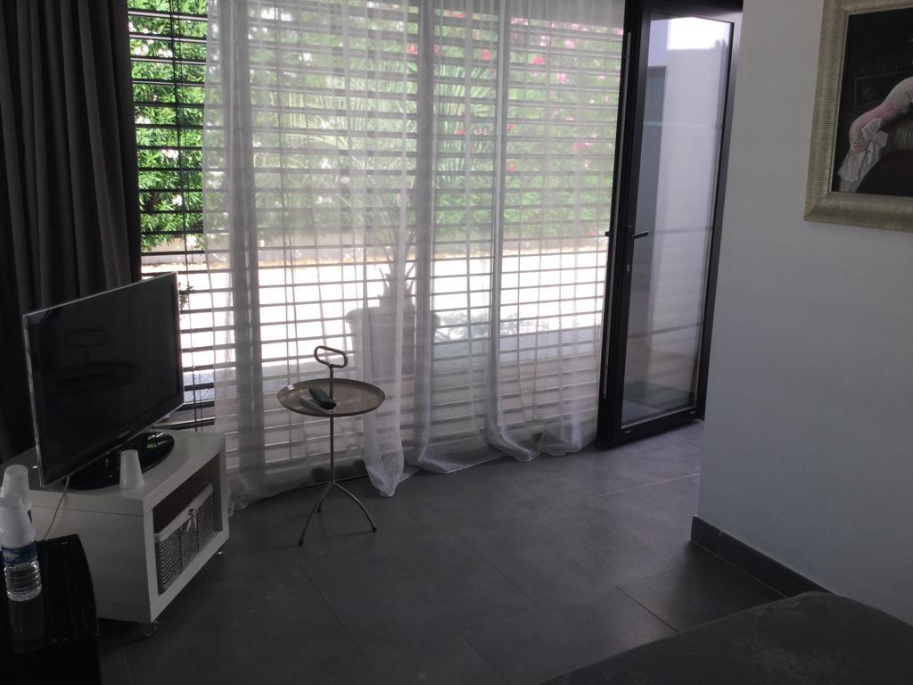 La Villa Blanche Sanary-sur-Mer Bagian luar foto